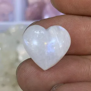 Wholesale High Quality Natural Crystal Quartz White Moonstone Mini Hearts shape Stone for home decoration