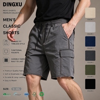 Short cargo pour homme gris pierre, taille entièrement élastique, poches cargo latérales à rabat, poche arrière à rabat, ourlet brut avec détail cordon de serrage