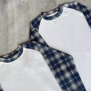 T-shirt à manches longues en coton gaufré à imprimé écossais personnalisé, coupe oversize unisexe pour homme - Product Image 3