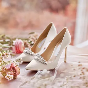 Оптовые продажи обувь закрыть белый-Роскошные блестящие белые свадебные туфли с кристаллами и мозаикой, женские вечерние туфли-лодочки на высоком каблуке