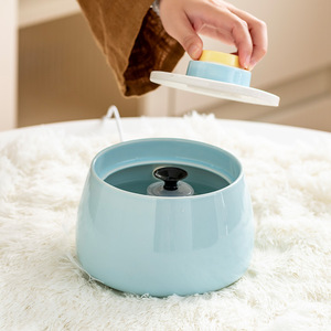 Bebedero para Mascotas en Forma de Pastel de Cerámica, Fuente de Agua Automática con Circulación Silenciosa, Recipiente para Beber para Perros y Gatos, Reutilizable y Desmontable - Product Image 4