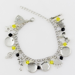 Bracelet et Jonc de poignet avec motifs musicals, d'armes, de symboles et de feuilles, inspirés du musical de Broadway « Rise Up » de Ha Milton Hamilton, inspiré de la musique. - Product Image 3