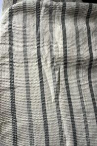 ผ้าผสมฝ้ายลายทางทอสีดำขาวคุณภาพสูง เนื้อผ้ามีเท็กซ์เจอร์ สองสิบสามเส้น เหมาะสำหรับทำเสื้อผ้าและสไตล์โมเดิร์น - Product Image 3