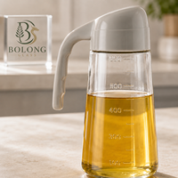 Bouteille Distributrice d'Huile en Verre Cylindrique 600ml avec Logo Personnalisé, Bouchon à Vis, Poignée, Bec Anti-Goutte et Échelle de Mesure pour Liquides – Vente en Gros