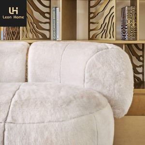 Divano Angolare Minimalista di Lusso Europeo, Moderno in Tessuto Beige con Dettagli in Pelo di Agnello <span class=keywords><strong>Bianco</strong></span> <span class=keywords><strong>e</strong></span> Legno Dorato, Fornitore di Divani per Soggiorno - Product Image 2