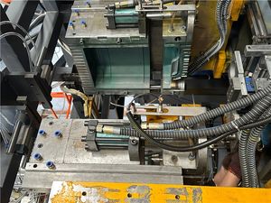 Machine de moulage par extrusion-soufflage pour conteneurs carrés en plastique HDPE/PP de 5 litres pour produits chimiques/<span class=keywords><strong>eau</strong></span>/jerricans - Product Image 2