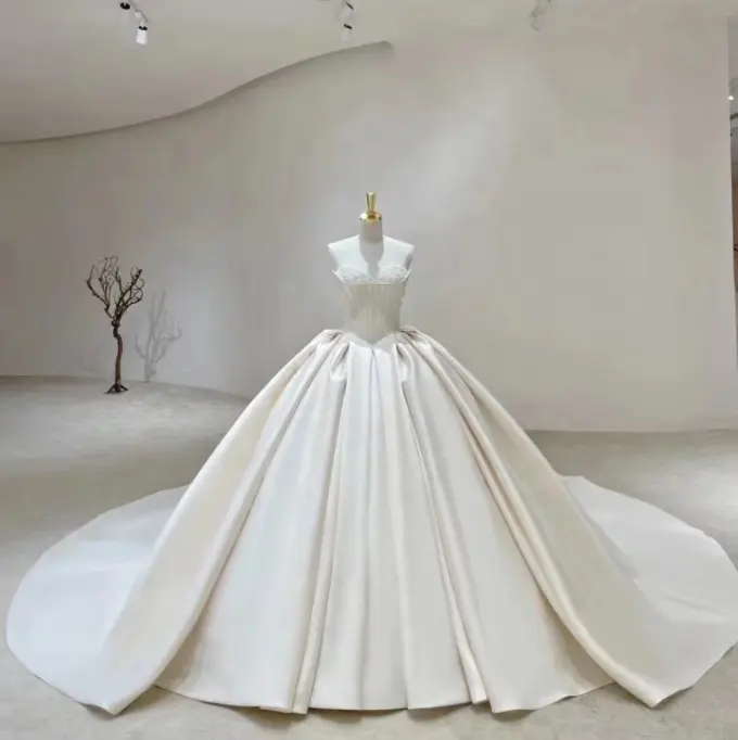 Feishiluo New Design Ivory Bridal Ballgown Strapless Soft Satin Wedding dresses Ballgown Long Cathedral Train For Women