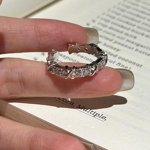 แหวนเงินแท้ S925 ดีไซน์เก๋ ทันสมัย สไตล์วินเทจ หรูหราเบาๆ ประดับเพชรซิคอนทรงตัวเลข - Product Image 3