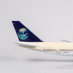 Modelo de Avión de Resina a Escala 1/150 de 47 cm de Saudi <span class=keywords><strong>Arabian</strong></span> <span class=keywords><strong>Airlines</strong></span> Boeing 747-400 con Tren de Aterrizaje, Coleccionable - Product Image 5