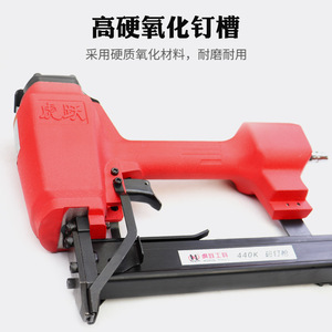 Clavadora Neumática Tiger Leap 440K para Clavos de 3.1 mm de Diámetro, para Trabajos en Madera y Fijación de Placas de Yeso - Product Image 4