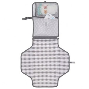 Tapis à langer portable BSCI pour bébé, matelas à langer pliable pour sac à couches, station de change de voyage |   Sangle de poussette - Product Image 4