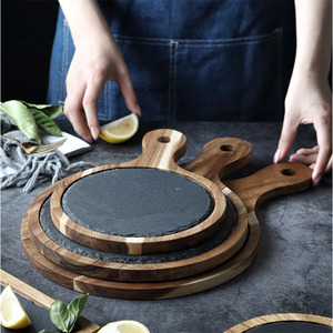 Outil de cuisine multifonctionnel <span class=keywords><strong>Plateau</strong></span> à pizza <span class=keywords><strong>en</strong></span> bois <span class=keywords><strong>avec</strong></span> planche à fromage circulaire Paire de <span class=keywords><strong>poignées</strong></span> <span class=keywords><strong>en</strong></span> <span class=keywords><strong>ardoise</strong></span> Technique gravée - Product Image 3