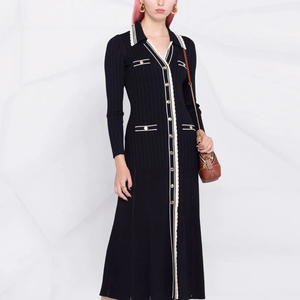 Bottoni OEM/ODM in cotone <span class=keywords><strong>nero</strong></span> Lyocell autunno con scollo a V maglioni <span class=keywords><strong>vestito</strong></span> da donna in <span class=keywords><strong>maglia</strong></span> a coste - Product Image 2