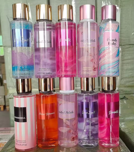 <span class=keywords><strong>Set</strong></span> Regalo Originale Victoria con Profumo da Donna 250ml e Lozione, Fragranza Champagne, Spray Corpo Idratante e Rinfrescante - Product Image 3