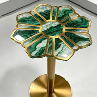 Table d'appoint décorative en résine époxy classique en forme de fleur, avec cadre en métal doré, pour salon et chambre à coucher