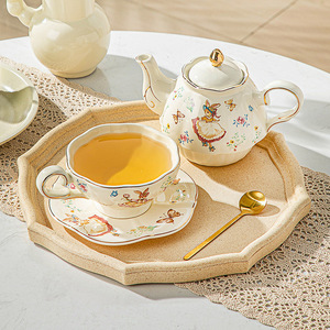 Juego de té con borde dorado de lujo para un juego de tetera de porcelana y platillo, juego de regalo de té británico para mujer - Product Image 4