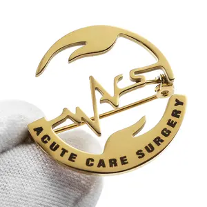 Broche de aço inoxidável com corte a laser, alfinetes personalizados de alta qualidade, com logotipo de letras, emblema de metal dourado e prateado, sem mínimo