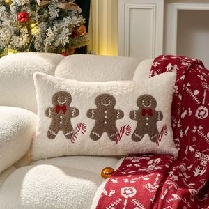 Ensemble de housses brodées de Noël en coton et lin, motifs Bonhomme de pain d'épices et flocons de neige, pour la décoration intérieure et comme cadeau de fêtes - Product Image 6