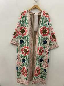 Abrigo de terciopelo y algodón hecho a mano para mujer, estilo suzani, con bordado floral, chaqueta larga de invierno, corte holgado. - Product Image 1