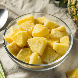 Ananas surgelé IQF de qualité supérieure, coupé en dés et en tranches, saveur tropicale, idéal pour les smoothies et la cuisine - Product Image 1