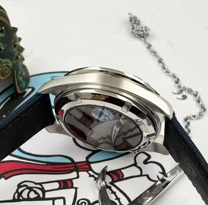 Boîtier en titane de 42 mm, bracelet en maille de titane, mouvement automatique, lunette en céramique noire, cadran vintage luminescent, résistant à l'eau jusqu'à 100 m - Product Image 3