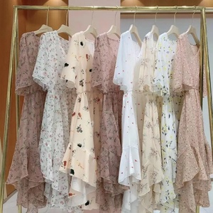 Robes, hauts, t-shirts, pantalons en stock 2024, produits à assortir, vêtements neufs et d'occasion - Product Image 2