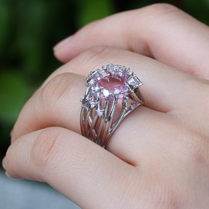 Anello con Ramo di Cristallo Rosa per Donne, Gioiello da Dito Creativo e alla Moda - Product Image 2