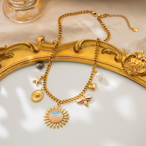 Collier à pendentif couronne en acier inoxydable 18k Pvd plaqué or non terni Collier à breloques fleur de coeur noeud pour femme - Product Image 3
