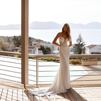 Gaun pengantin model halter fishtail untuk pengantin wanita, ramping dan pas di badan, terbuat dari renda satin Prancis.