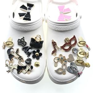 Breloques décoratives pour chaussures en métal et strass, écologiques, 2-4 cm, motif crocodile, accessoires de chaussures, clip d'embellissement - Product Image 3