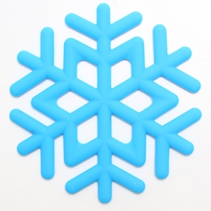 Sous-verres en silicone personnalisés en forme de flocon de neige, épaissis, antidérapants, résistants à la chaleur, antiadhésifs et décoratifs pour les tasses à eau - Product Image 2