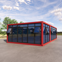 Maison préfabriquée modulaire de couleur personnalisée, bureau mobile en verre à ossature rouge avec fenêtres à battants pour espace de travail commercial