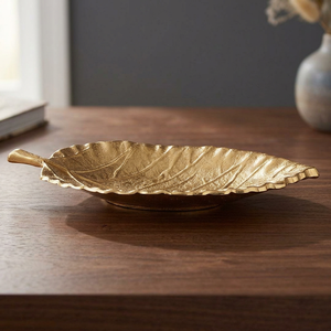 Bol en céramique en forme de feuille dorée, fait main, sculpté, style glamour, plat de service parfait pour la présentation des aliments lors de fêtes - Product Image 2