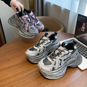 Dropshipping Logo personnalisé 2024 Nouveau style de baskets décontractées épaisses lumineuses pour femmes Chaussures de marche style de créateur de mode - Product Image 3