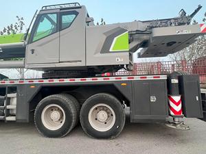 Grúa hidráulica sobre camión Zoomlion ZTC700H 70T usada de 2021 en venta: elevación fiable y piezas duraderas para construcción in situ - Product Image 4