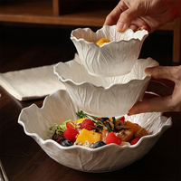 Bols en porcelaine minimalistes à motifs floraux en relief, grands bols en céramique blanche pour nouilles/fruits/salades/soupes/desserts, vaisselle profonde pour la maison
