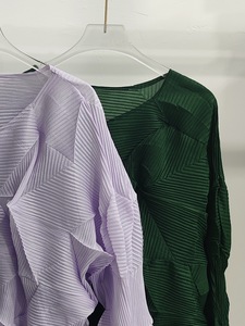 PY 2026 Nueva Colección: Cárdigan Casual Miyake con Pliegues Florales, Abotonado, Holgado, Tallas Grandes, Transpirable, Ropa al por Mayor para Verano - Product Image 4