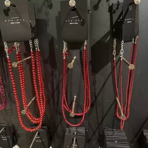 独特的红色玻璃项链，简约而独特，适合作为节日配饰，迷人的女士首饰 - Product Image 2