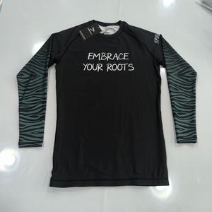 Etiquetas Colgantes Personalizadas de Lujo para Ropa con Logotipo y Nombre Impresos - Product Image 5