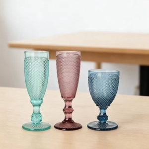 Moderne Vintage 12 oz Kelchgläser mit Stiel, farbiges Hobnail-Trinkglas, rekursiv gestaltet - Product Image 3