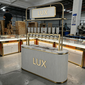 ตู้โชว์น้ำหอมแบบเคลื่อนที่พร้อมโครงสีทองปรับแต่งได้ LUX รถเข็นเติมน้ำหอมแบบเคลื่อนที่ ดีไซน์ตู้น้ำหอมลายทางแนวตั้ง - Product Image 4
