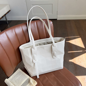 Bolso tote acolchado geométrico minimalista para mujer, bolso de viaje con cremallera de gran capacidad, color blanco, para uso diario - Product Image 1
