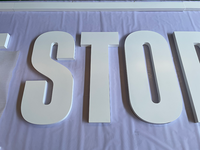Panneau publicitaire personnalisé avec logo 3D - Signalétique publicitaire extérieure et intérieure pour utilisation en centre commercial, éclairage LED