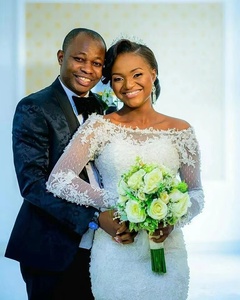 ชุดแต่งงานเจ้าสาวแบบสั่งตัดปี 2022 แขนยาวลูกไม้เซ็กซี่เปิดไหล่สำหรับผู้หญิง - Product Image 1