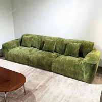 Canapé convertible rectangulaire de luxe moderne nordique beige pour salon, avec structure en bois massif et revêtement en tissu chenille suédé, 3-4 places