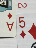Machine semi-automatique de gaufrage de feuilles de papier à motifs pour le poker