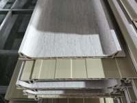 Sistema de Paneles de Pared de PVC Curvos, Impermeables e Ignífugos, con Diseño Moderno para Proyectos Interiores y Exteriores