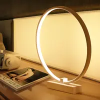 Biumart מודרני מעגל LED יצירתי נורדי סגנון אקריליק אהיל ברזל ליד המיטה מחזיק טבעת אור קישוט חכם מנורת שולחן