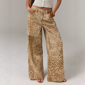 Pantalon en jean européen et américain 2026 avec motif cerf et imprimé tacheté, offrant un effet drapé - Product Image 1