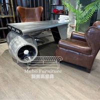 Bureau d'aviateur inspiré par l'aviation, en aluminium, avec décoration artistique en forme d'aile d'avion, table vintage sur le thème des avions